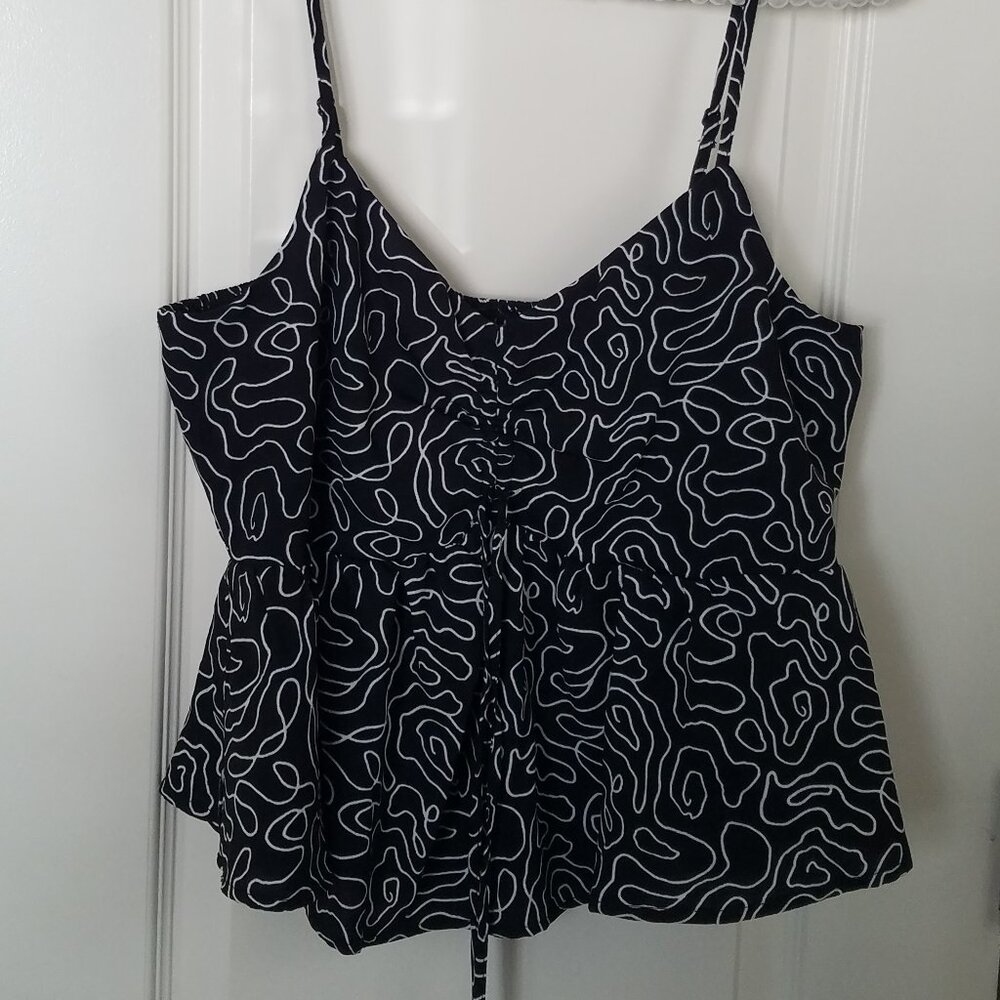NWT Evolutiomary Woman's Size XL White & Black summer top